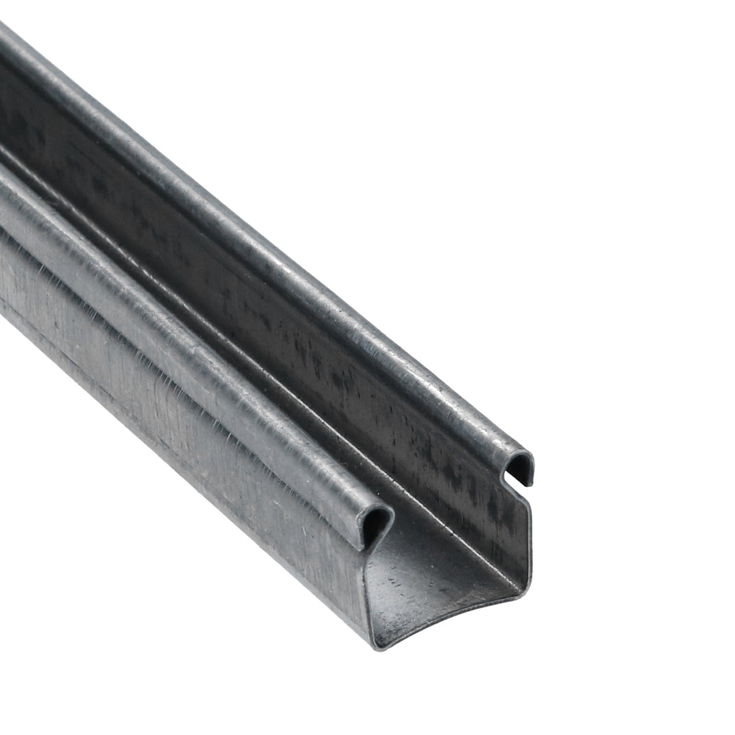 Window guide channel in door rear