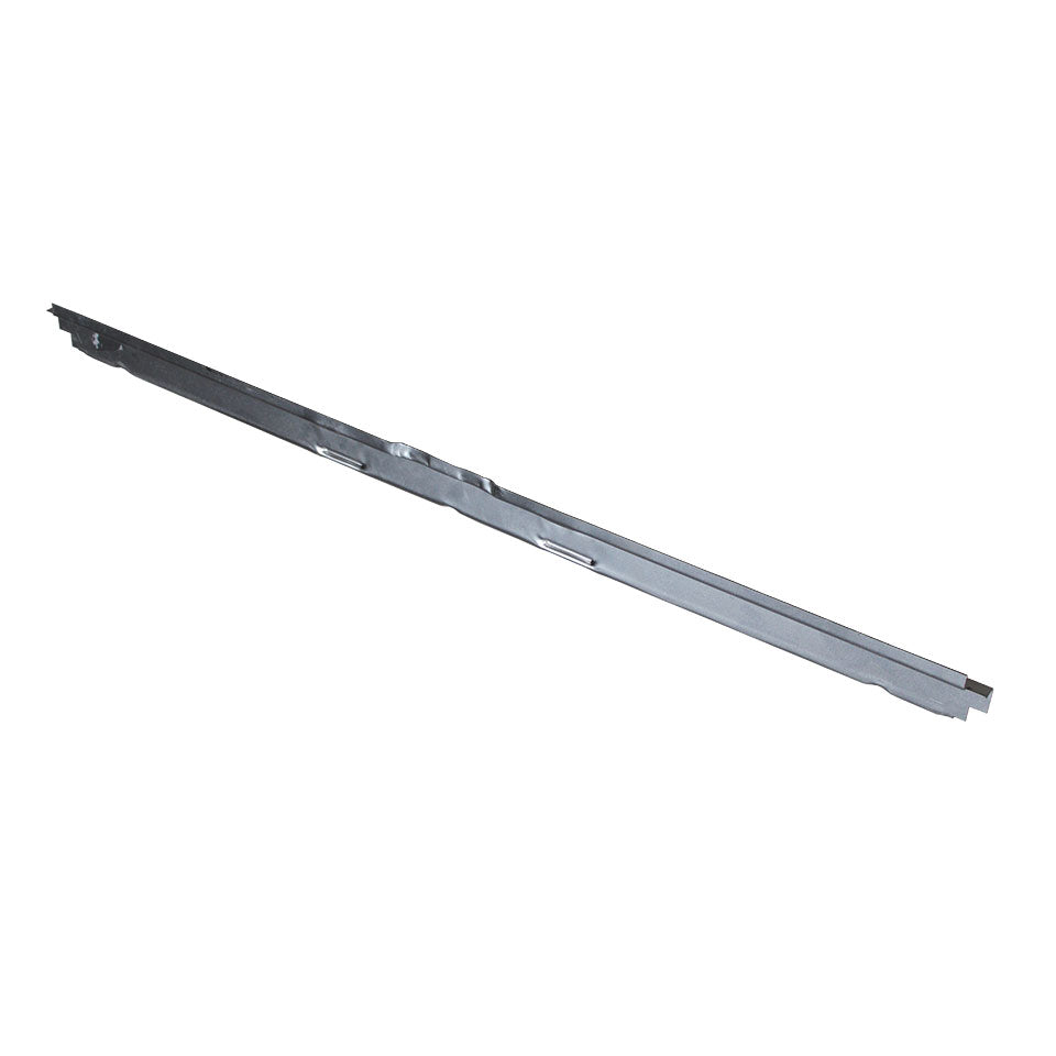 Inner sill under cargo door