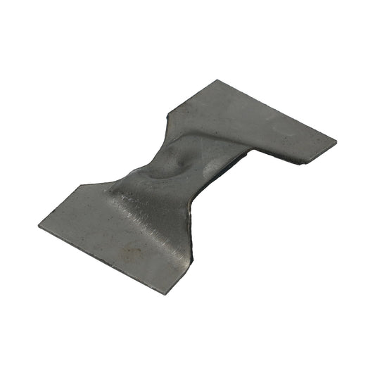 Catch plate on apron, engine lid