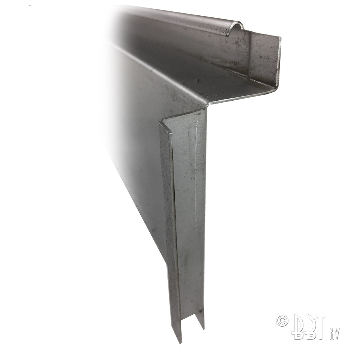 Rear outer valance